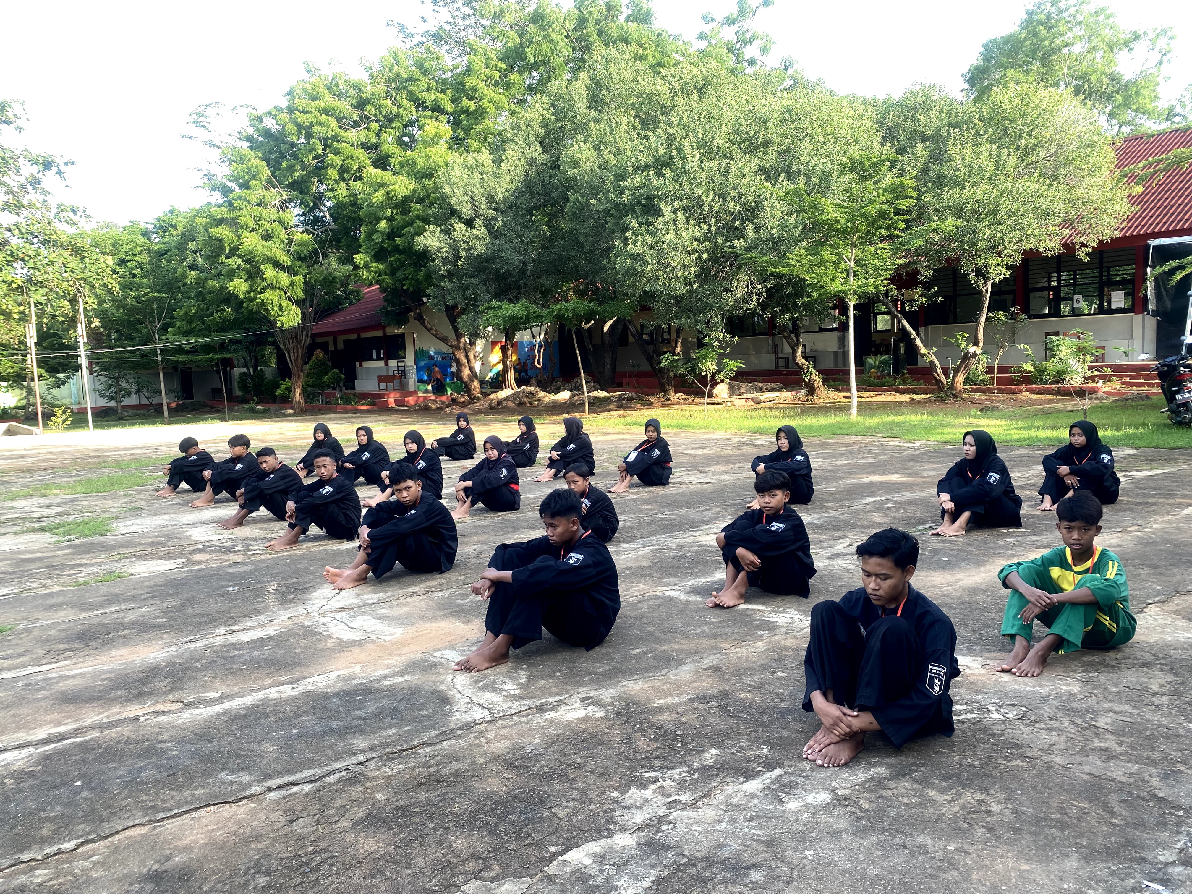 Latihan Mingguan di Lapangan